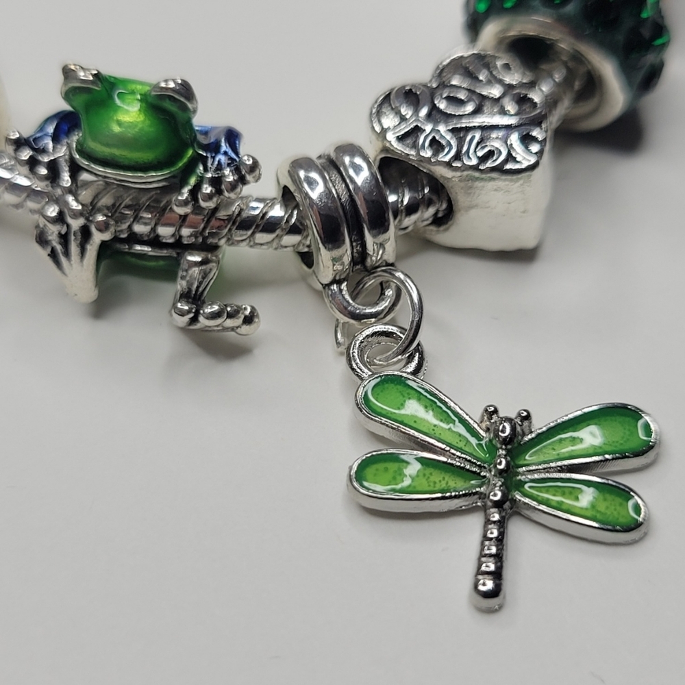 NWT Pandora Style Frog And Dragonfly Snake Chain Charm Bracelet Green Silver M/L - Picture 2 of 9
